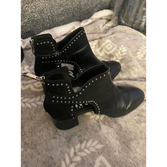 ZARA TRF Women's EUR 40 9Black Leather Studded Ankle Boots Zippered Back - Picture 2 of 8